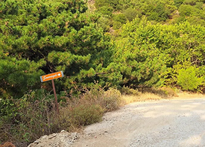 Smaragdi Luxury アパート